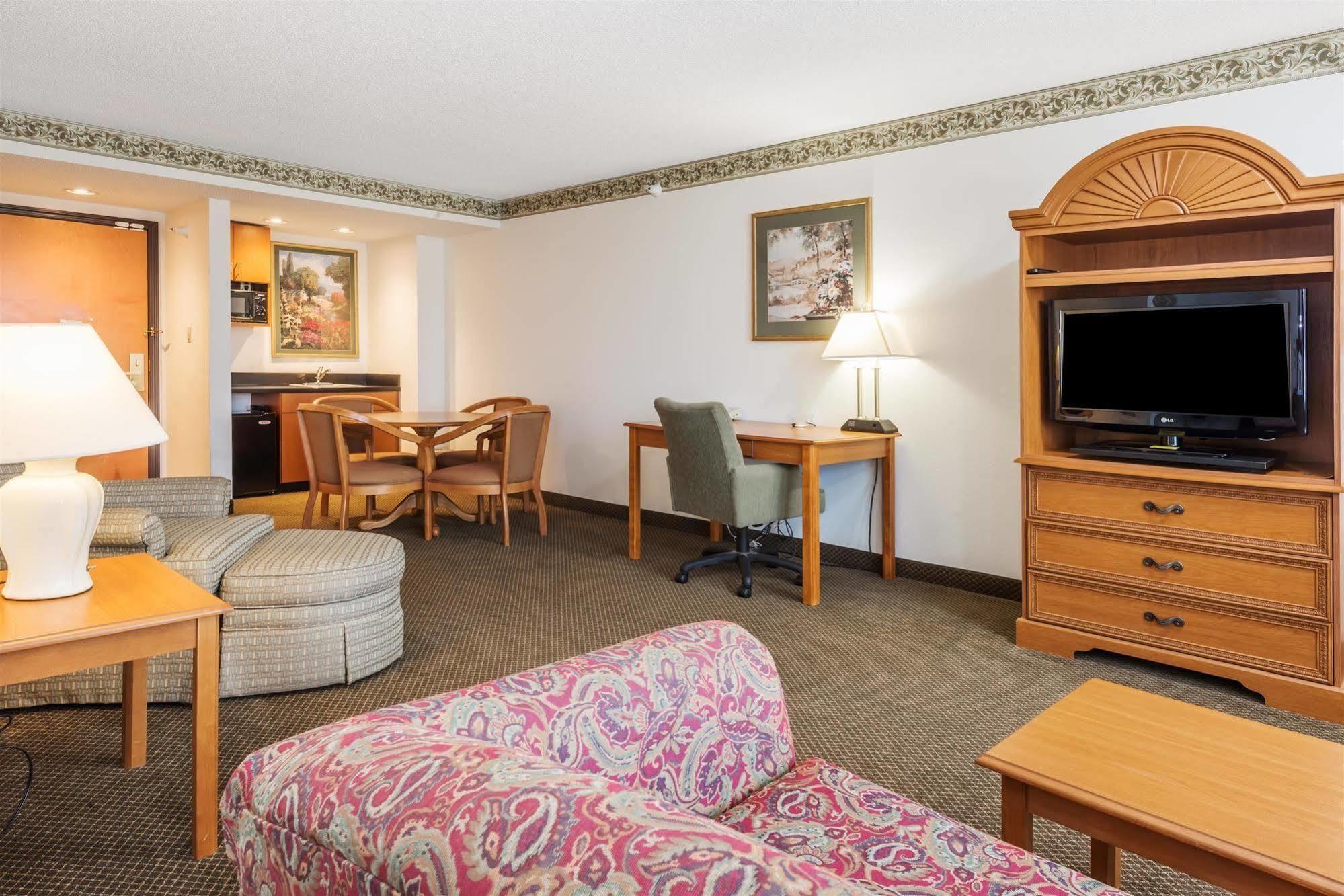 Wingate by Wyndham Indianapolis Airport Plainfield Hotel Bagian luar foto