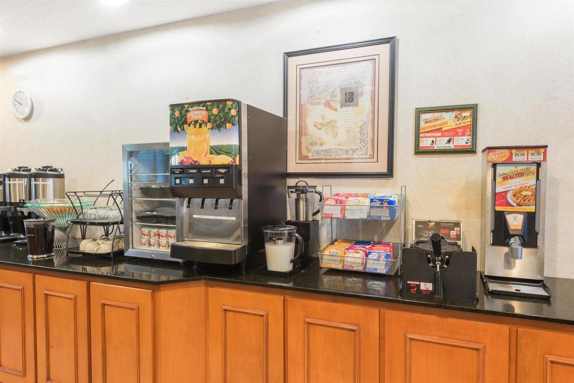 Wingate by Wyndham Indianapolis Airport Plainfield Hotel Bagian luar foto